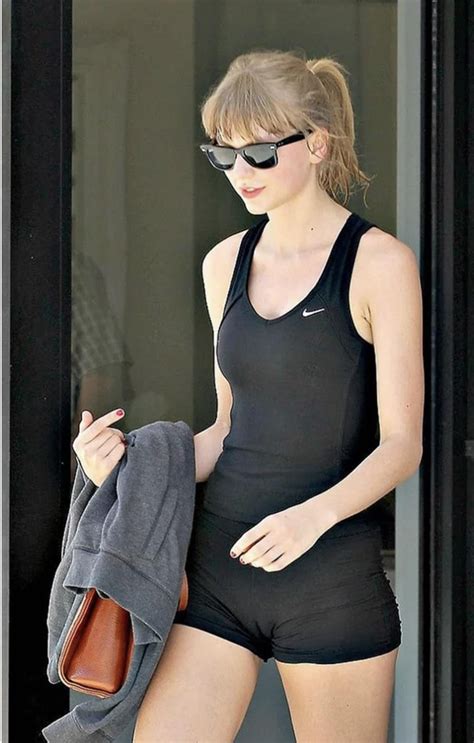 taylor swift camel toe|Taylor Swift showing off deep cameltoe in sexy yoga pants